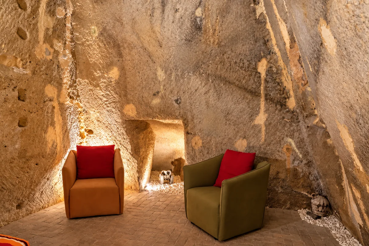 Il passaggio nella grotta di tufo