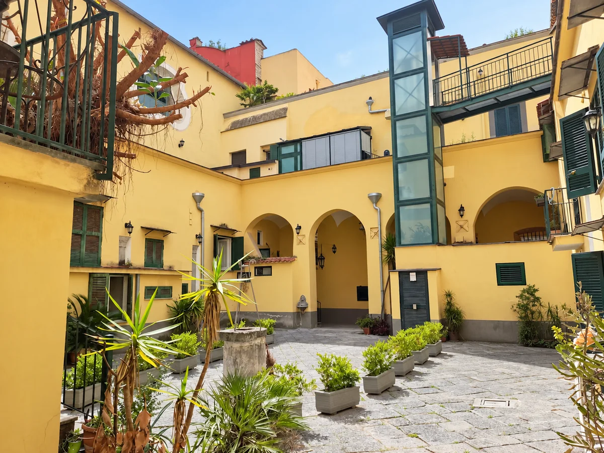 Il cortile del palazzo storico