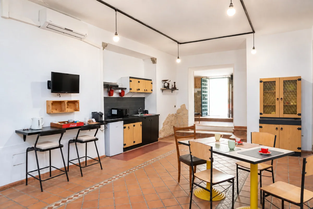 La zona pranzo e la cucina